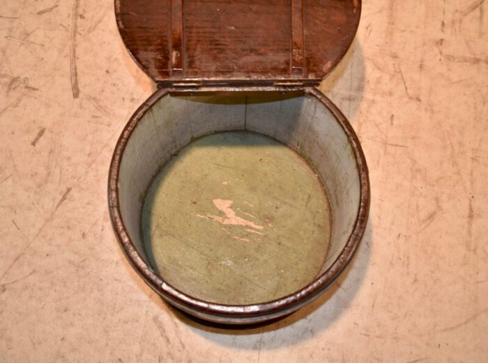 19th century american grain painted lidded box 9408