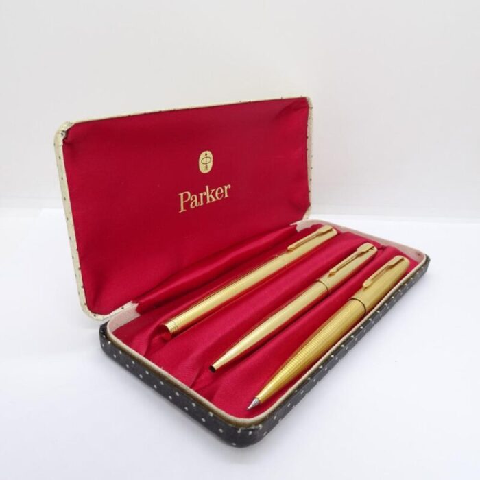 75 custom insignia writing set with case in 14k gold plated from parker 1980s set of 3 9205