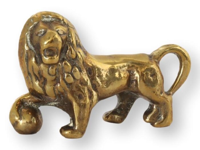 antique english lion paperweight 7567