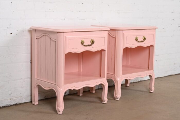 henredon style french provincial louis xv pink lacquered nightstands newly refinished 4823