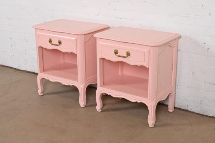 henredon style french provincial louis xv pink lacquered nightstands newly refinished 6686