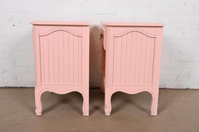 henredon style french provincial louis xv pink lacquered nightstands newly refinished 7069