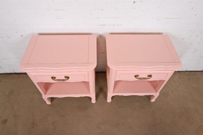 henredon style french provincial louis xv pink lacquered nightstands newly refinished 8541