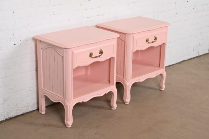 henredon style french provincial louis xv pink lacquered nightstands newly refinished 8938