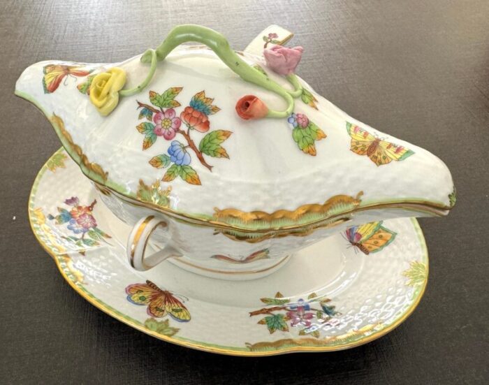 herend queen victoria gravy boat with cover and spoon 1032