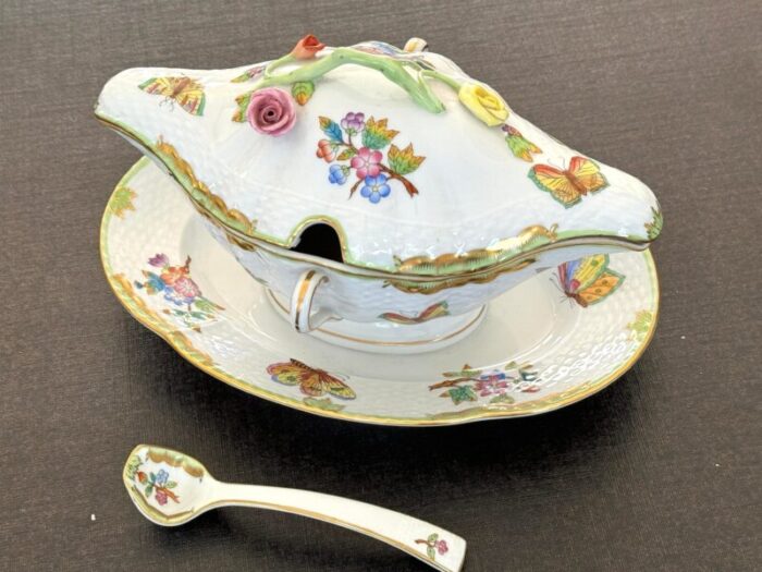 herend queen victoria gravy boat with cover and spoon 9228