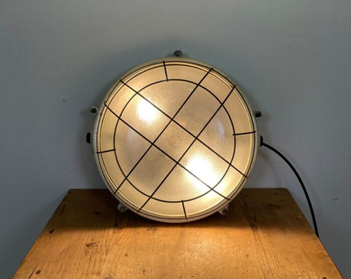 industrial cast aluminium wall or ceiling lamp from elektrosvit 1970s 12