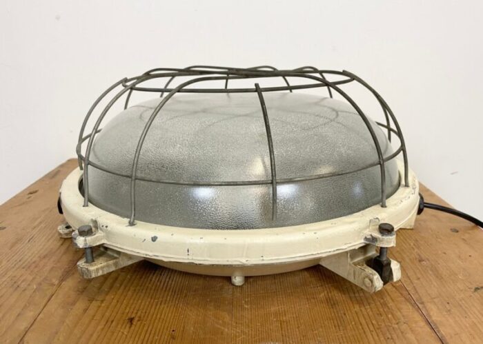 industrial cast aluminium wall or ceiling lamp from elektrosvit 1970s 7