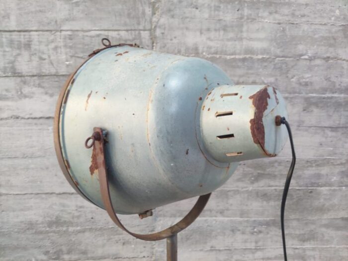 industrial tripod lamp 4