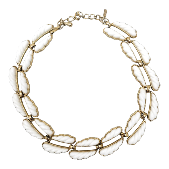 vintage 1950s signed monet goldtone and white resin collar necklace 8457