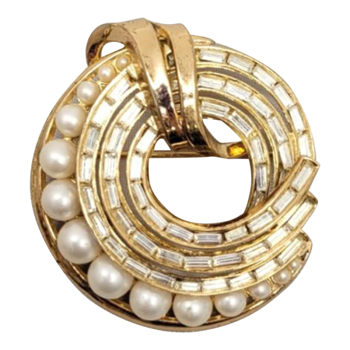 vintage signed crown trifari goldtone faux pearl and clear rhinestone baguette circle brooch 1623