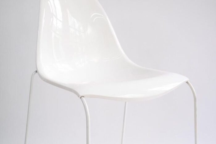 vintage white side chair in fiberglas 3746