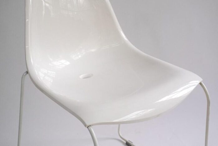 vintage white side chair in fiberglas 8719