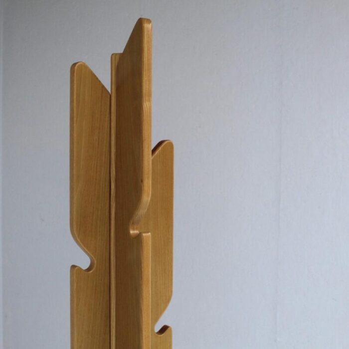 vintage wooden coatrack 0925