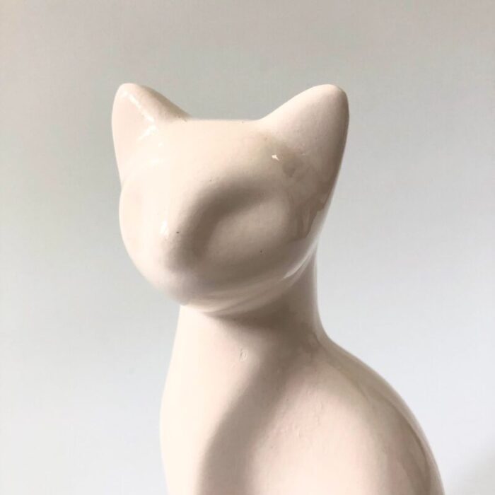 white ceramic cat 0951